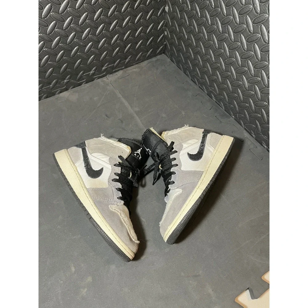 Jordan 1 Mid SE Craft Inside Out Tech Grey Youth 4.5Y Grey White FD9091-002‎